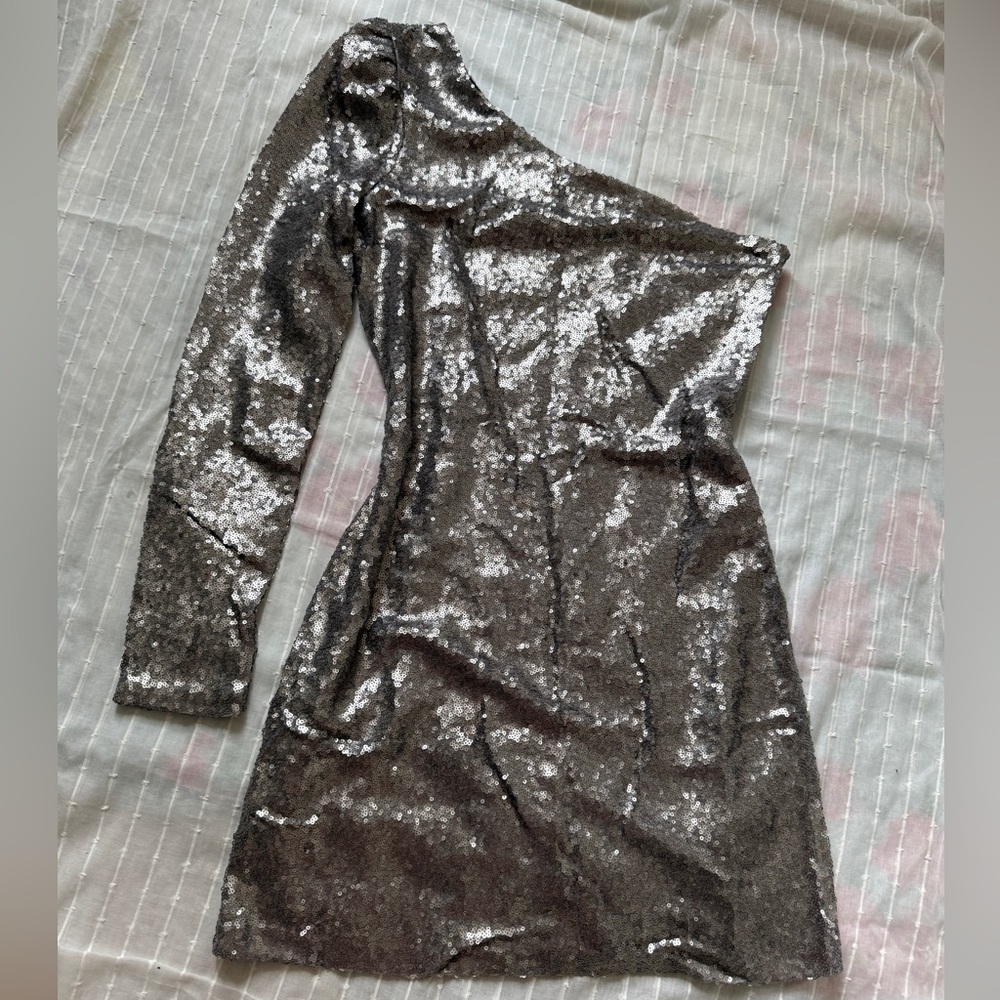 Glamorous One-Shoulder Sequin Dress in Silver